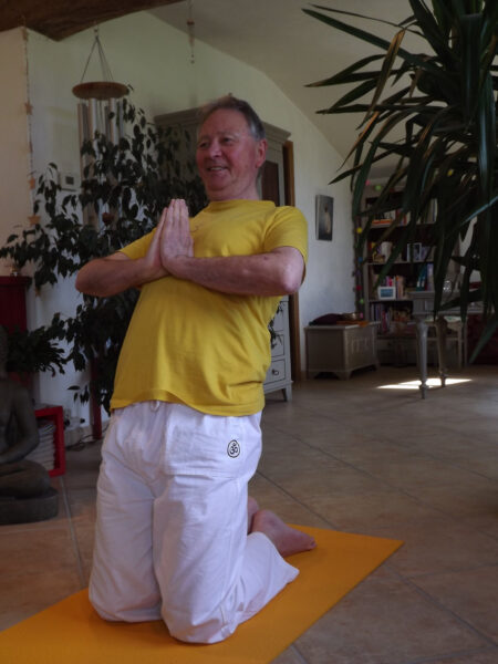 Asana, Postures sur les genoux