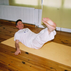 33 Pada chakra asana La roue au sol Document PDF