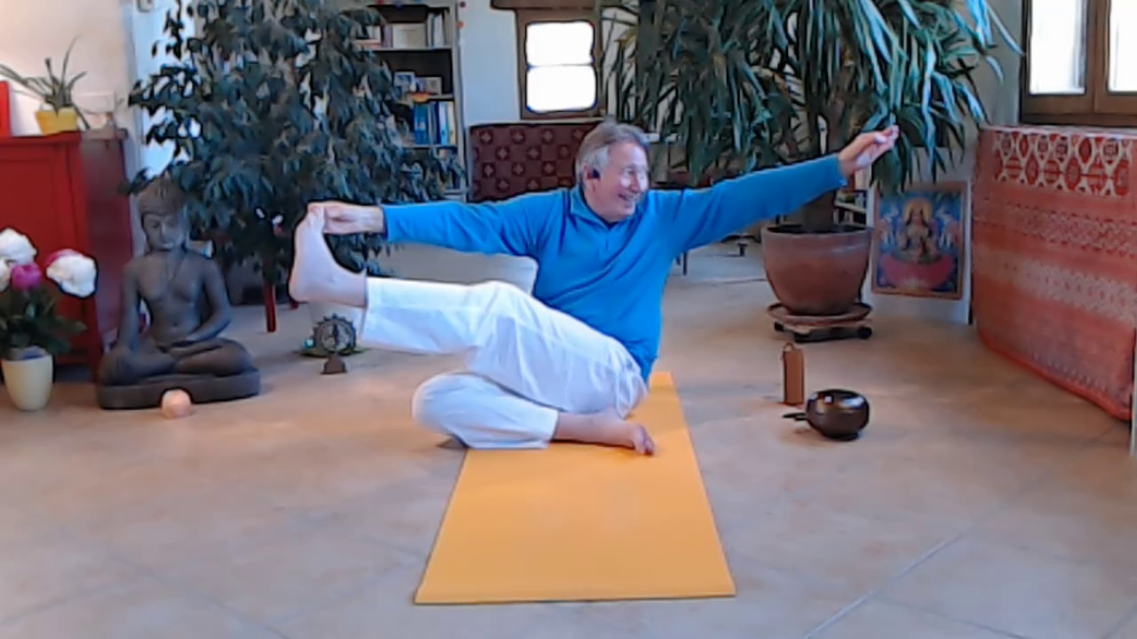 69 Urdvapadahasta asana Construire sa vie par ses efforts Document PDF
